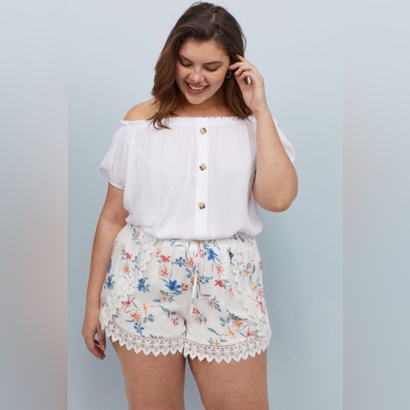Plus- size Shorts with Lace - Picture 1 of 7